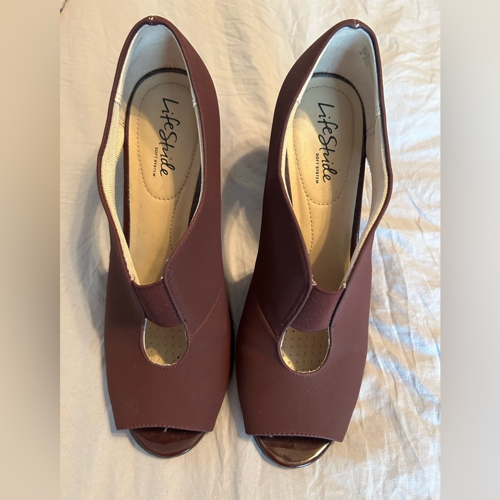 LifeStride Burgundy Pump size 8.5